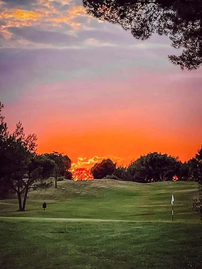La Perle Du Golf -Magnifique Vue Clim Linge Golf Saumane 6P Piscine Tennis 0*, Saumane-de-Vaucluse