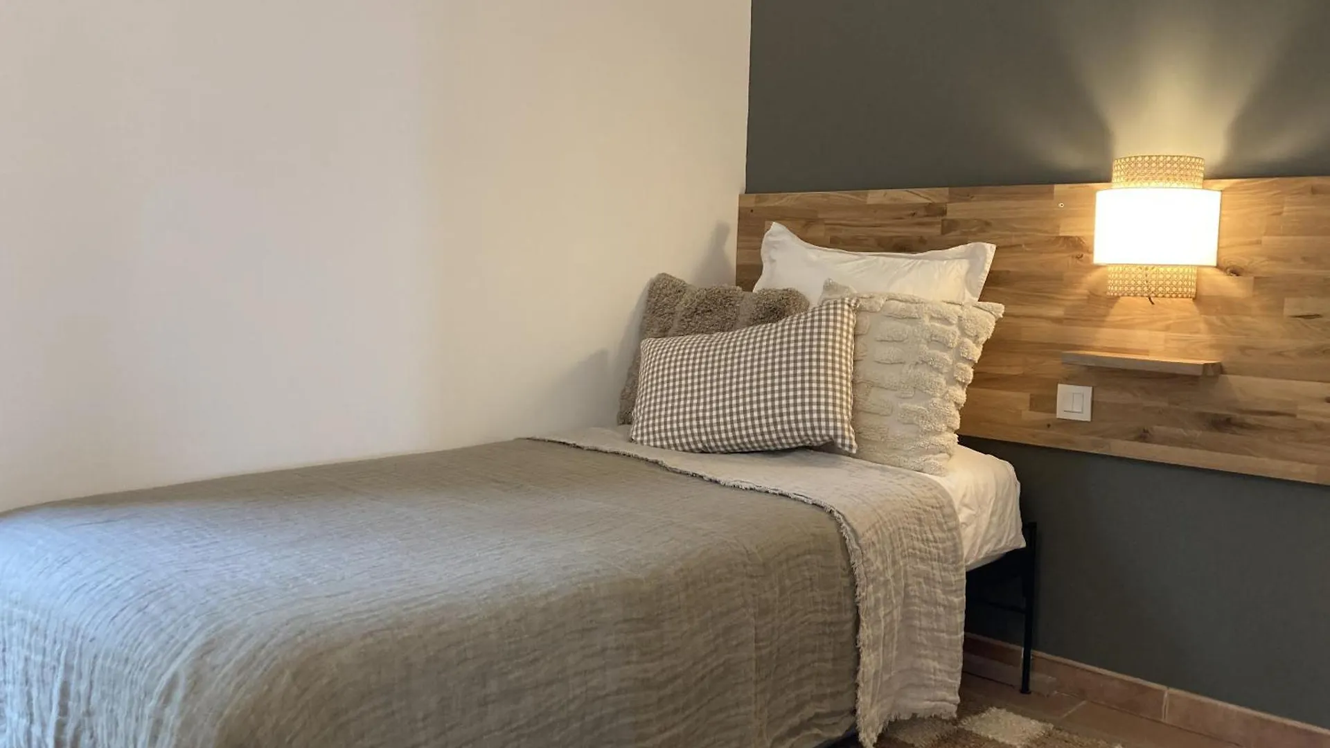 Appartement La Perle Du Golf -Magnifique Vue Clim Linge Golf Saumane 6P Piscine Tennis Frankrijk
