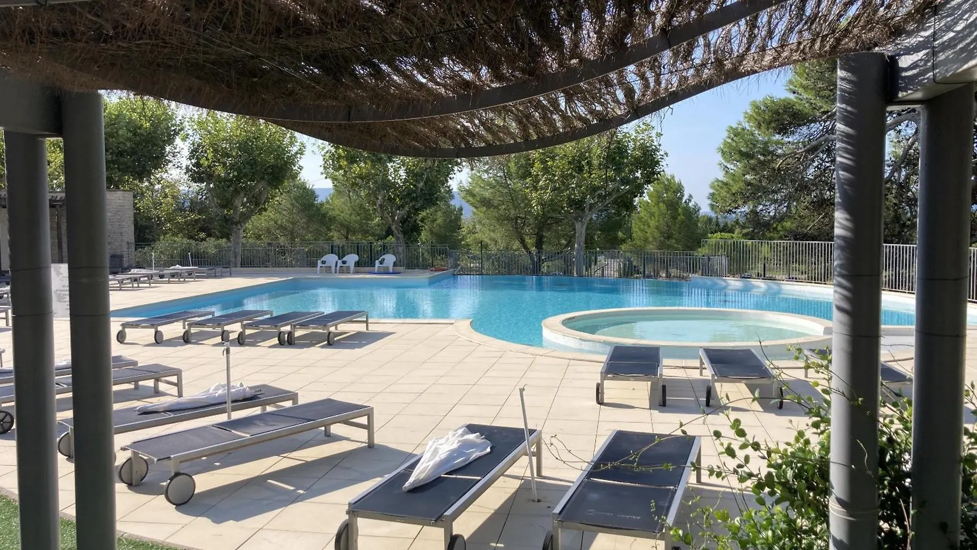 La Perle Du Golf -Magnifique Vue Clim Linge Golf Saumane 6P Piscine Tennis Frankrijk