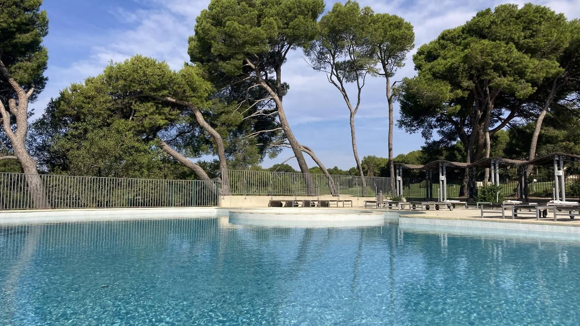 La Perle Du Golf -Magnifique Vue Clim Linge Golf Saumane 6P Piscine Tennis 0*, Saumane-de-Vaucluse Frankrijk